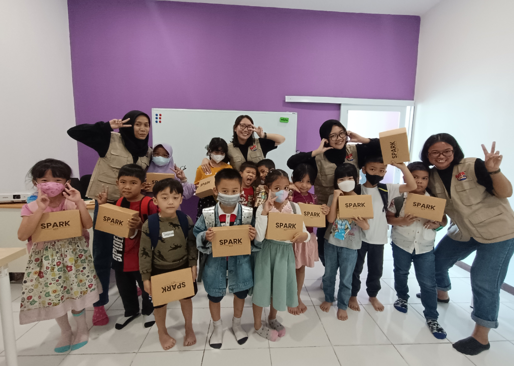 Dukung anak melalui pembelajaran di luar sekolah untuk membantu mereka belajar berhitung