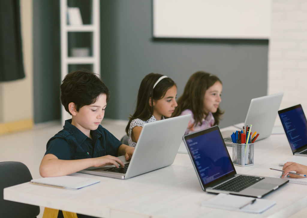 pertimbangan memilih program coding & robotics untuk anak